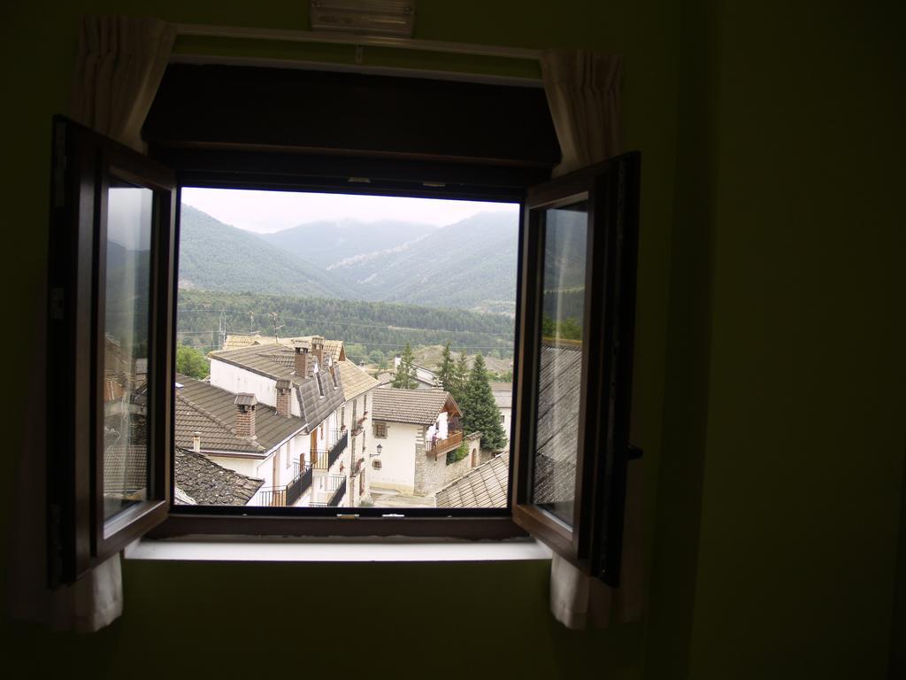 Albergue De Yebra Yebra de Basa Szoba fotó