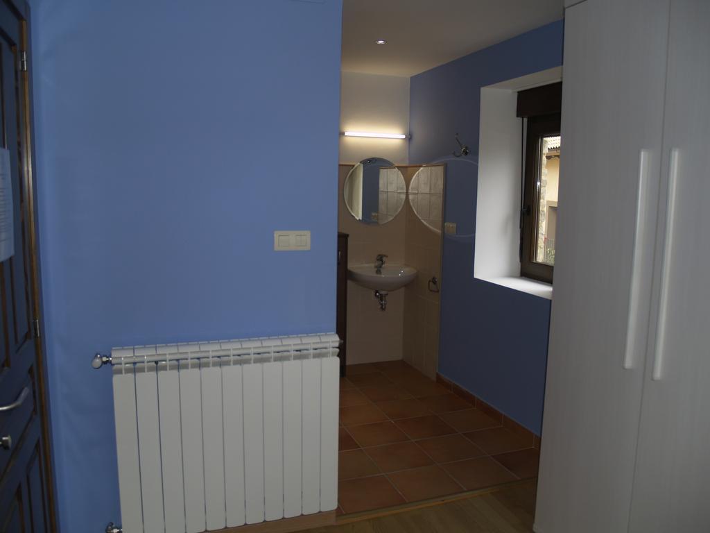 Albergue De Yebra Yebra de Basa Szoba fotó