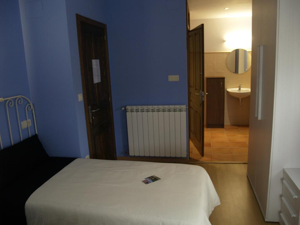 Albergue De Yebra Yebra de Basa Szoba fotó