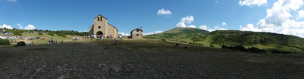 Albergue De Yebra Yebra de Basa Kültér fotó